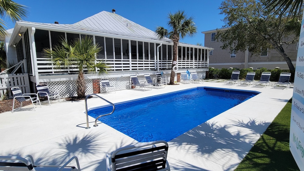 Twelve Palms Cottage by Tybee Vacation Rentals