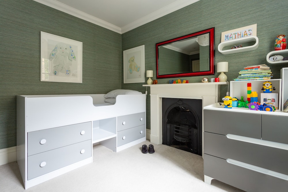 Warwick Gardens II by Onefinestay