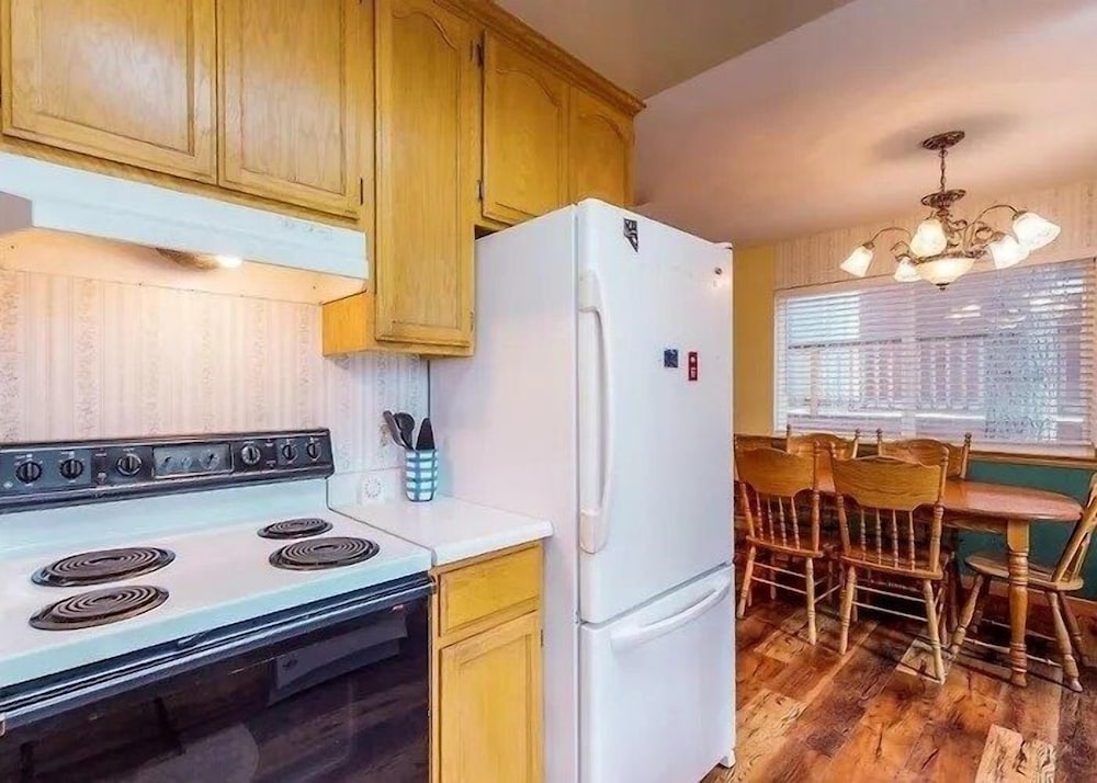 838 Placer Avenue 4 Bedroom Home