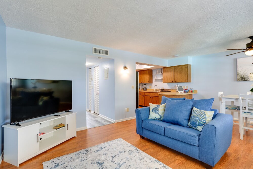 Idyllic Fort Pierce Retreat - Walk to Beach!