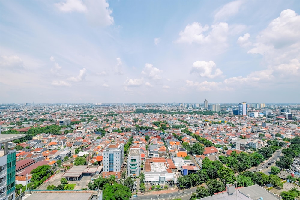Elegant 3BR + 1 Apartment with Private Lift & 80 mbps internet at The Lavande Residence view 3
