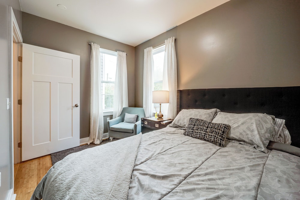 Queen City Charm Near University & Hospitals!