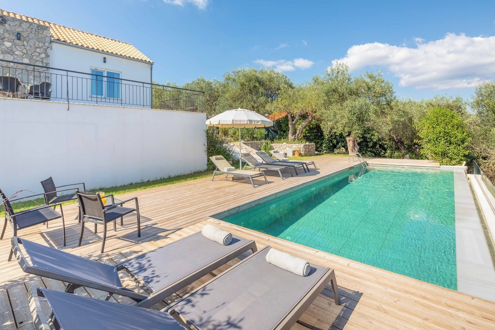 Villa Apanemia Mare