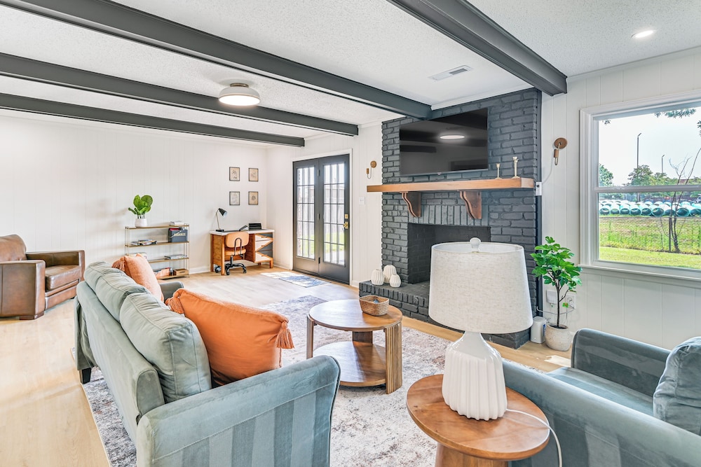 Pet-friendly Home w/ Yard, 1 Mi to Decatur Mall