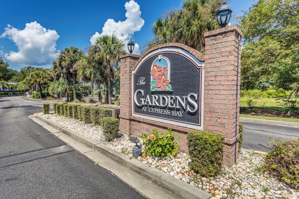 Golf Getaway by Casino, Dolphin Cruises + Beach!