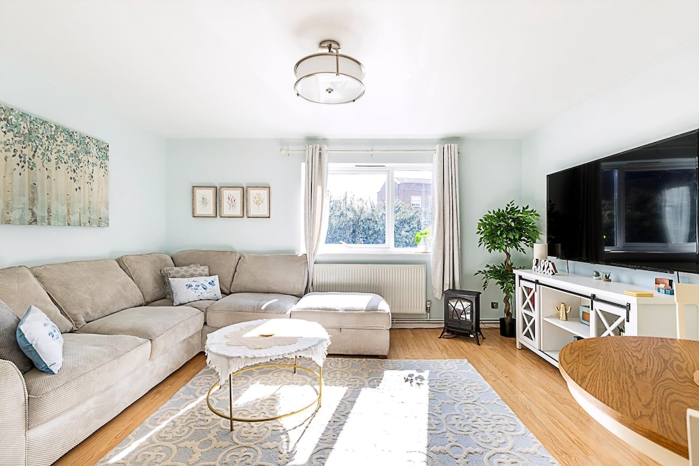 Quiet and Cosy 2-bed in Wimbledon
