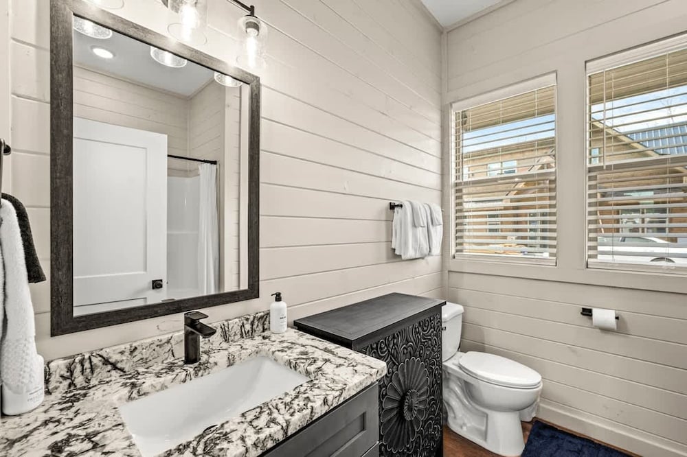 NEW Lake View Indoor Pool Sleeps 14 Hot Tub