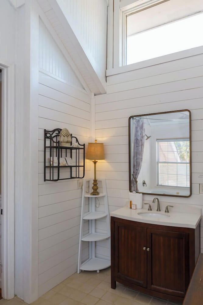 Charming 3-bed, 2-bath Home With Wonderful Views of the Golf Course