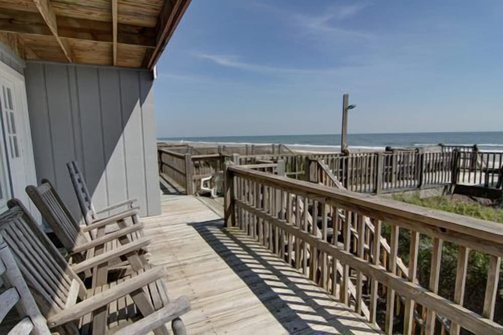 Westside- 3 Bedroom Home by RedAwning