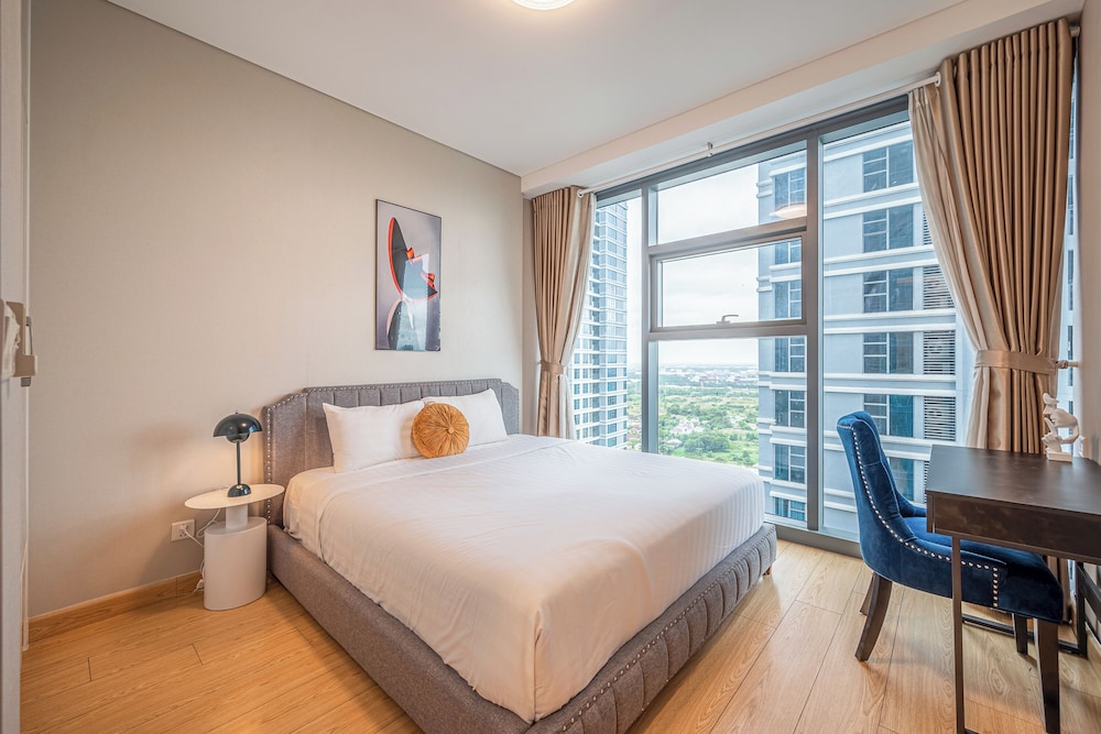 SUNWAH PEARL Premier Residence