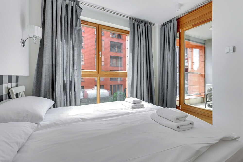 Aura - Riverside & Parking by Downtown Apartments