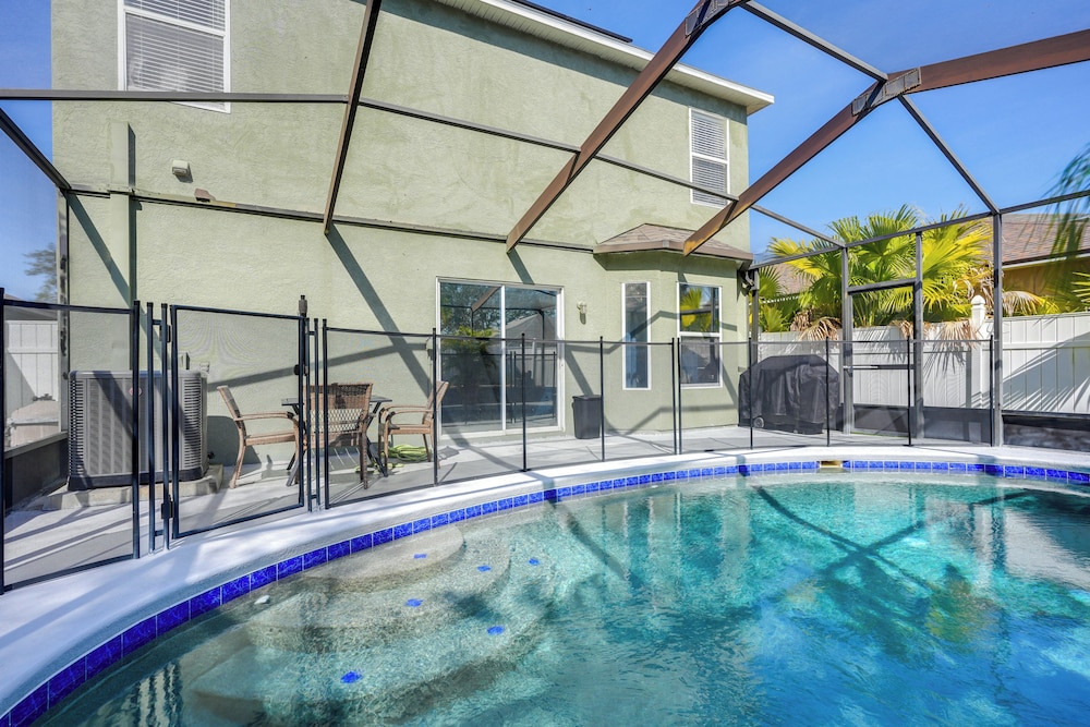 9 Mi to Beach: Peaceful Riverview Home w/ Patio