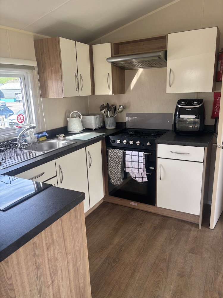 Newquay Bay - 3-bed Caravan - Sleeps 6