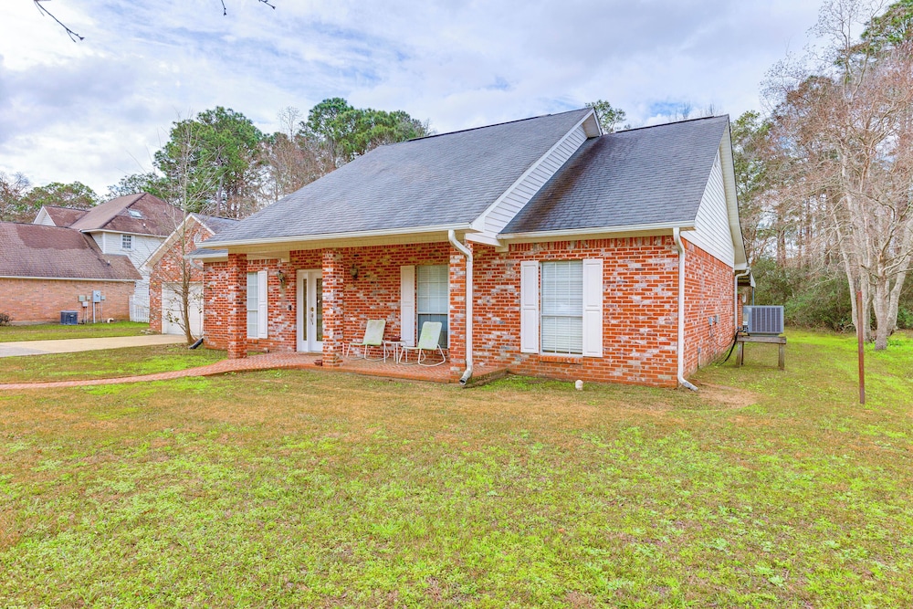 Home w/ Large Yard + Pond On-site: 15 Mi to Biloxi