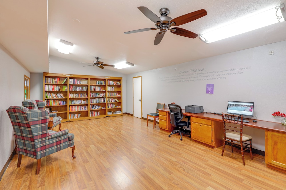 Townhome Near Dtwn Flagstaff: Grill, Golf & Relax!