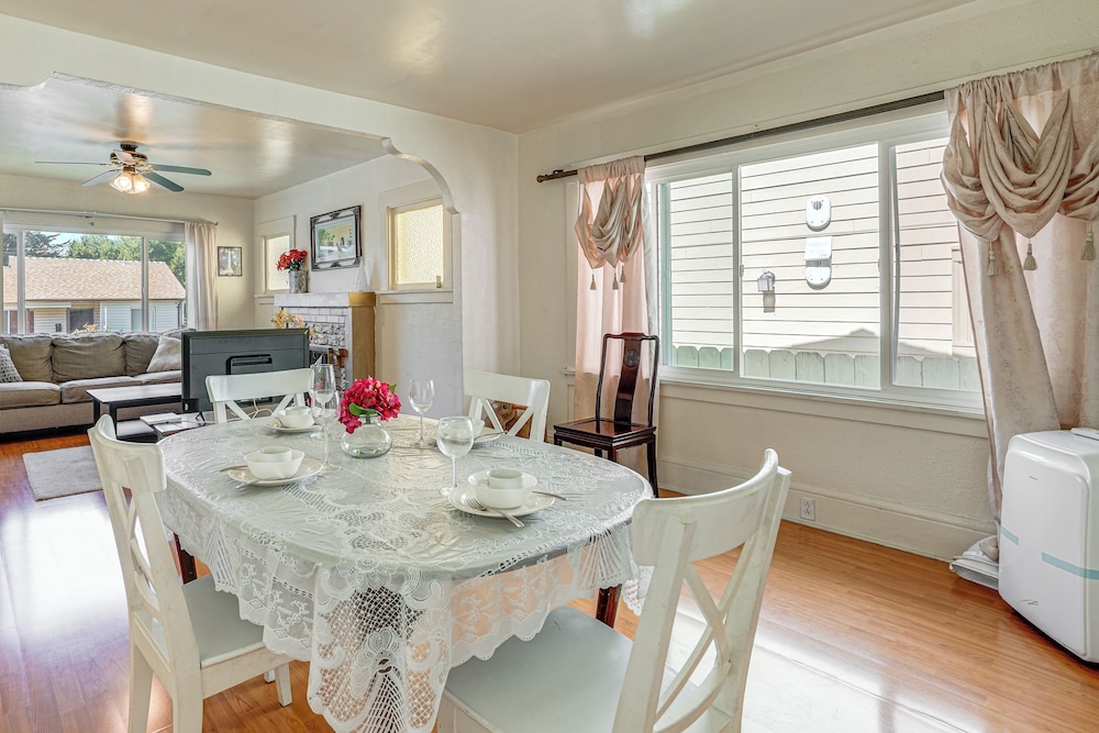 Walkable East Bay Home - 2 Mi to Bart Station