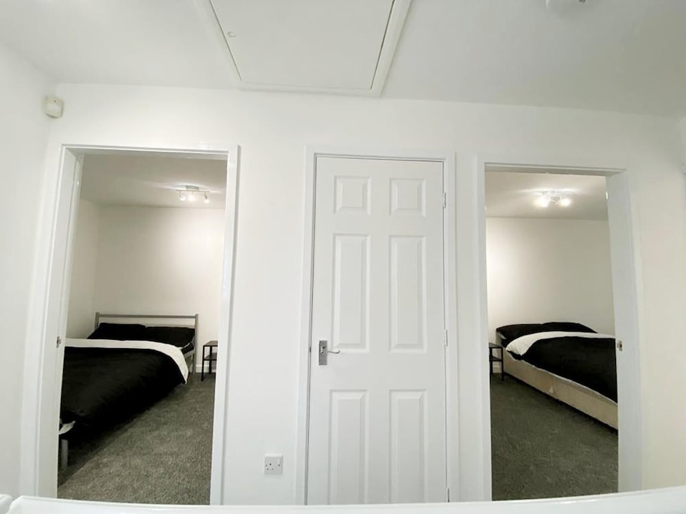 Remarkable 3-bed House in Sheffield view 5