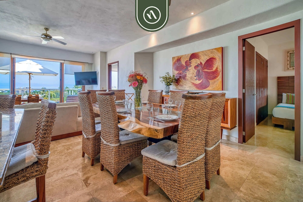 Oceanfront 3BR Condo With Beach Club - Pool