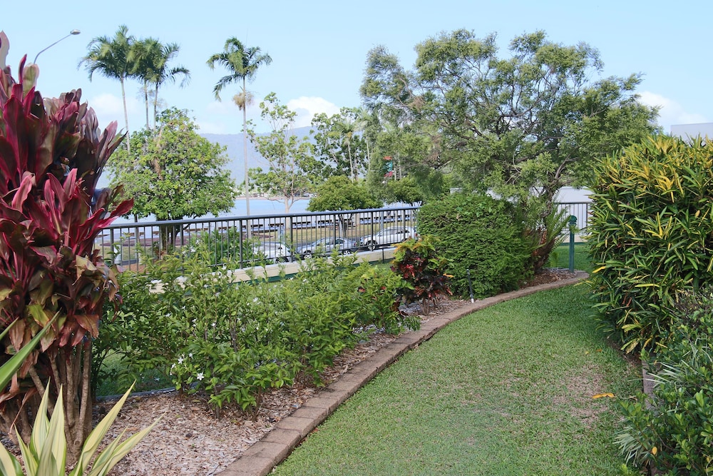 Cairns Aquarius