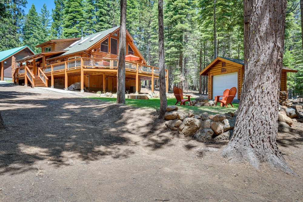 Lake Almanor Cabin w/ Deck & Beach Access view 4