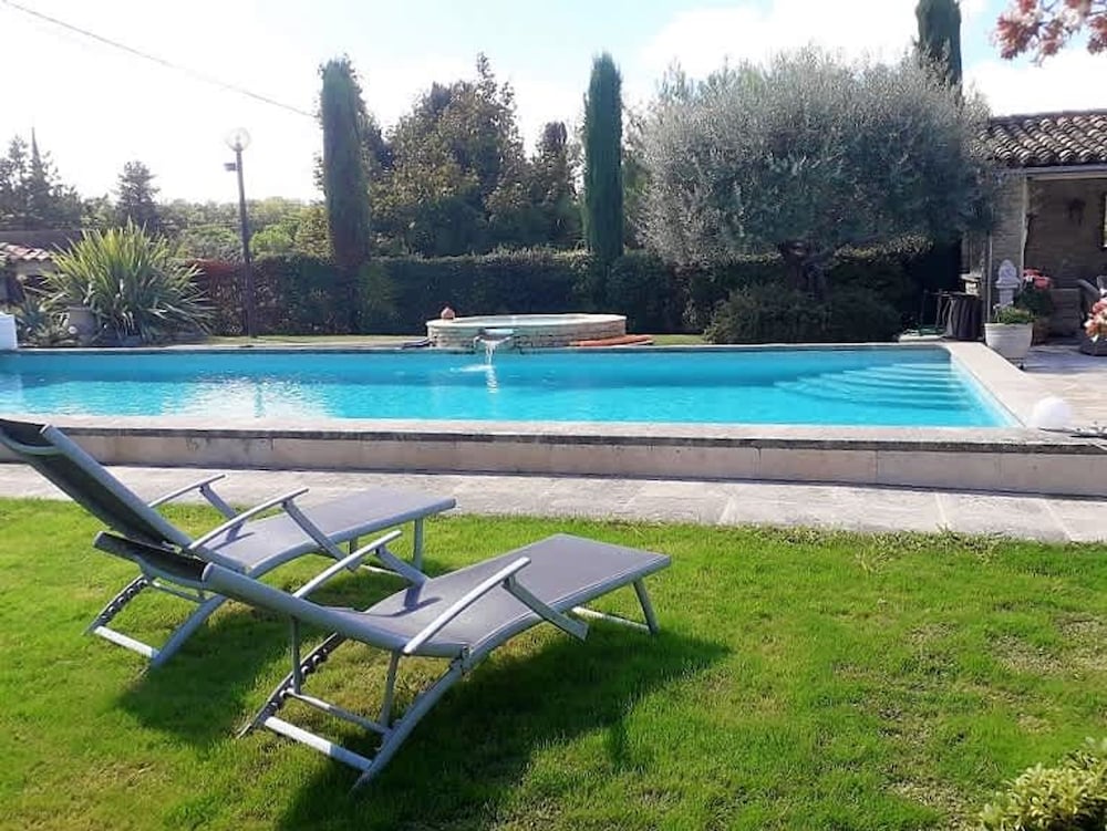 La Villa de Robion in Robion