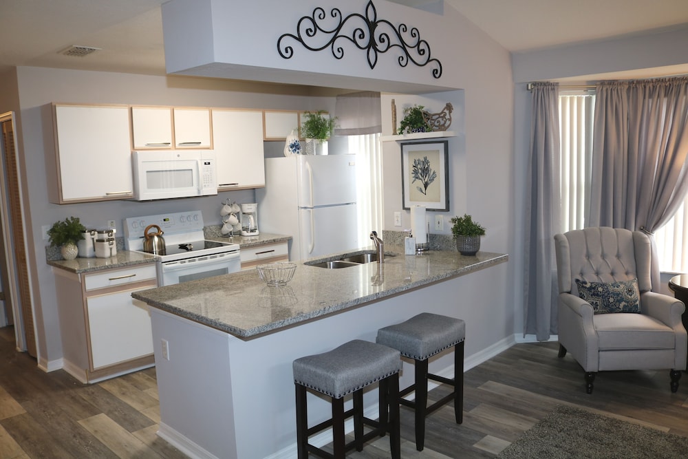 ​Near Theme Parks! Spectacular New 3 BR Home, Sleeps 7, Patio, Pool! - Image 5