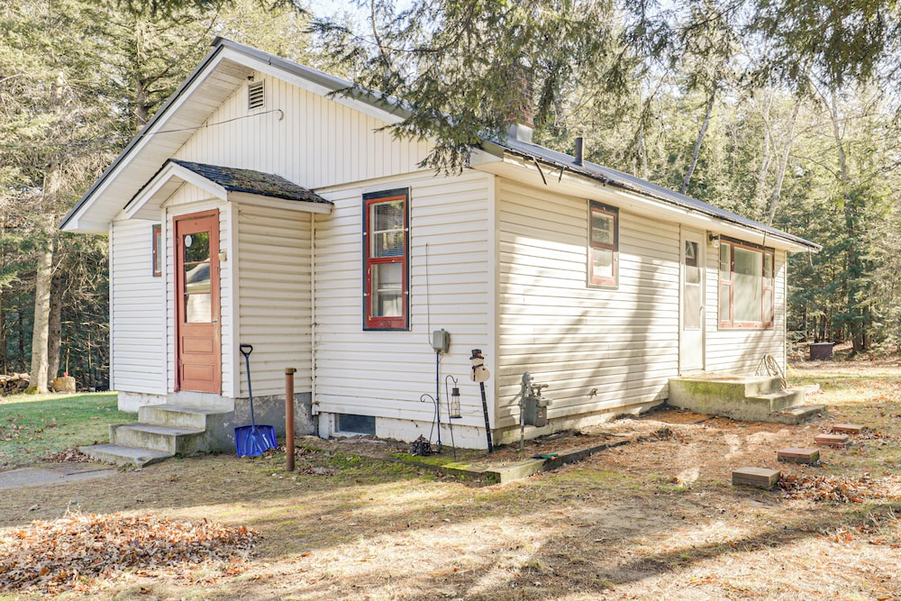 Year-round Chain of Lakes Retreat! Northwoods Home