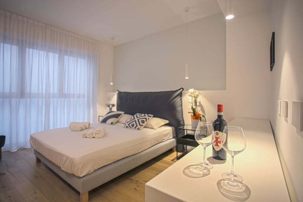 Milan Luxury Suite photo 5