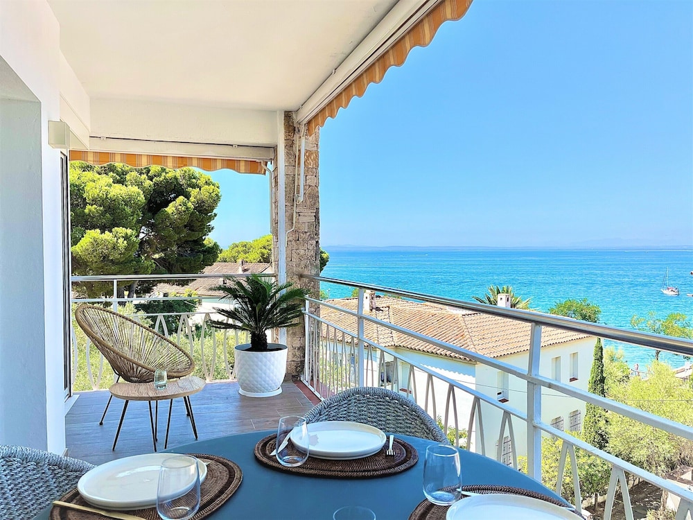 Apartment Near Canyelles Petites Beach