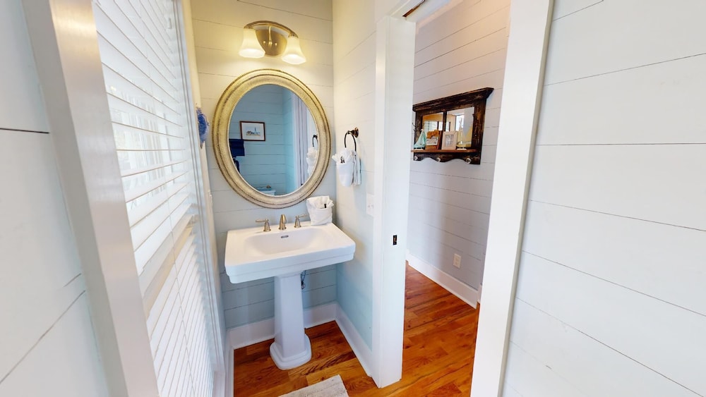 1313 6th Avenue - Rest A Shore