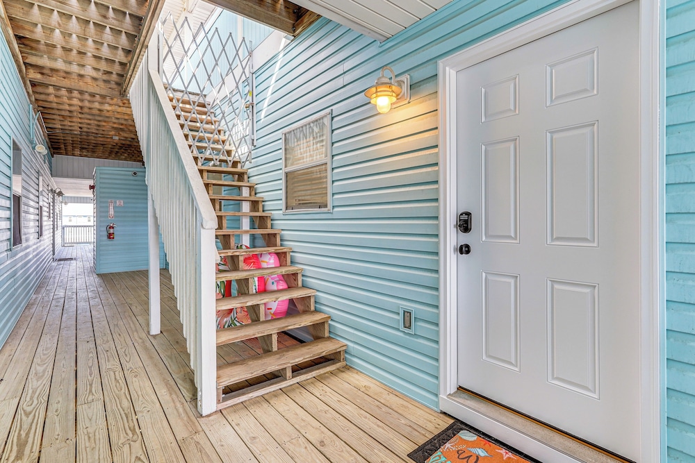 Walk to Beach: Condo w/ Balcony in Pcb!