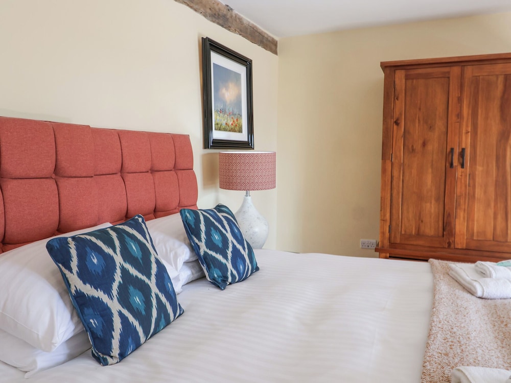 South Grange House - Sleep 16
