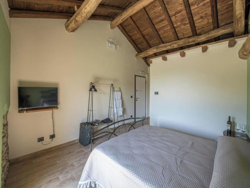 Room-charming Alessandria Retreat With Q