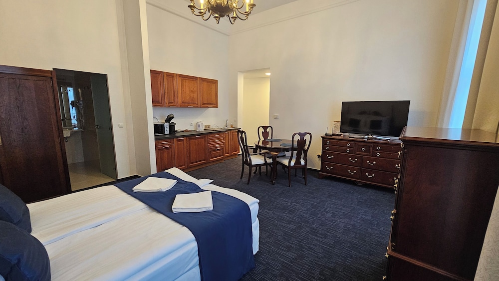 OPERA16 Guestrooms