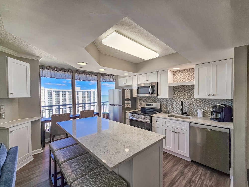 1707 Brighton, impressively remodeled, 3 bedroom ocean view 3 Condo
