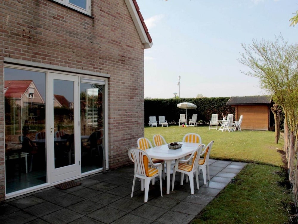 Bungalow in Breskens Near Beach and Lighthouse