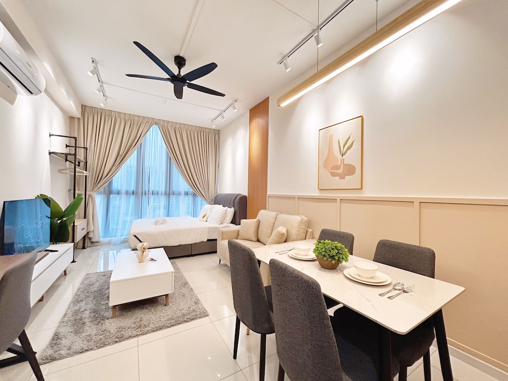 Majestic Residence by Manhattan Group