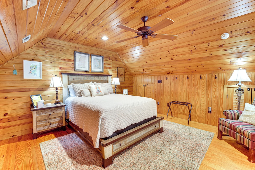 Riverfront Cabin w/ Outdoor Oasis in Seminary! - Property Image 26