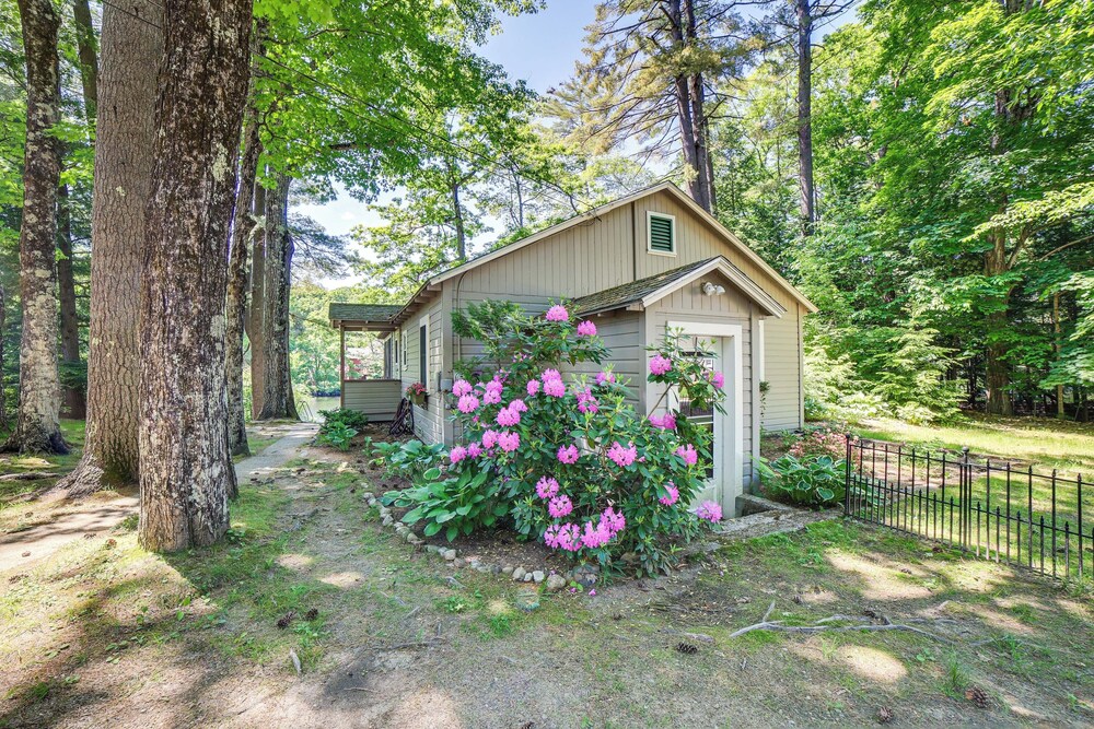 Lakefront Bradford Cottage w/ Dock, Near Skiing!