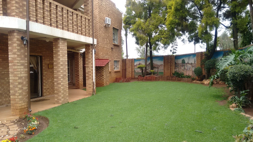 Lapeng Village