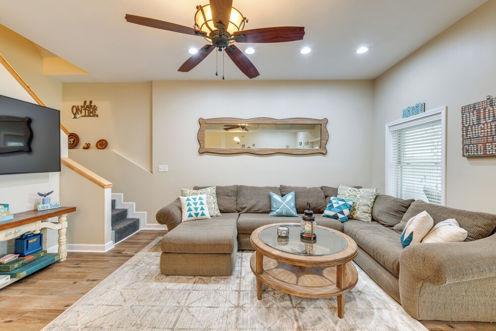 Lakefront Retreat w/ Dock, Patio & Grill in Bracey