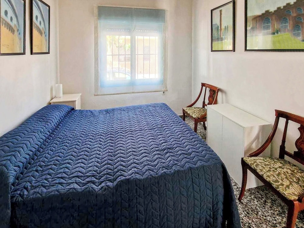House With Exclusive Pool and Garden 7 min Walk From the Beach and the Center
