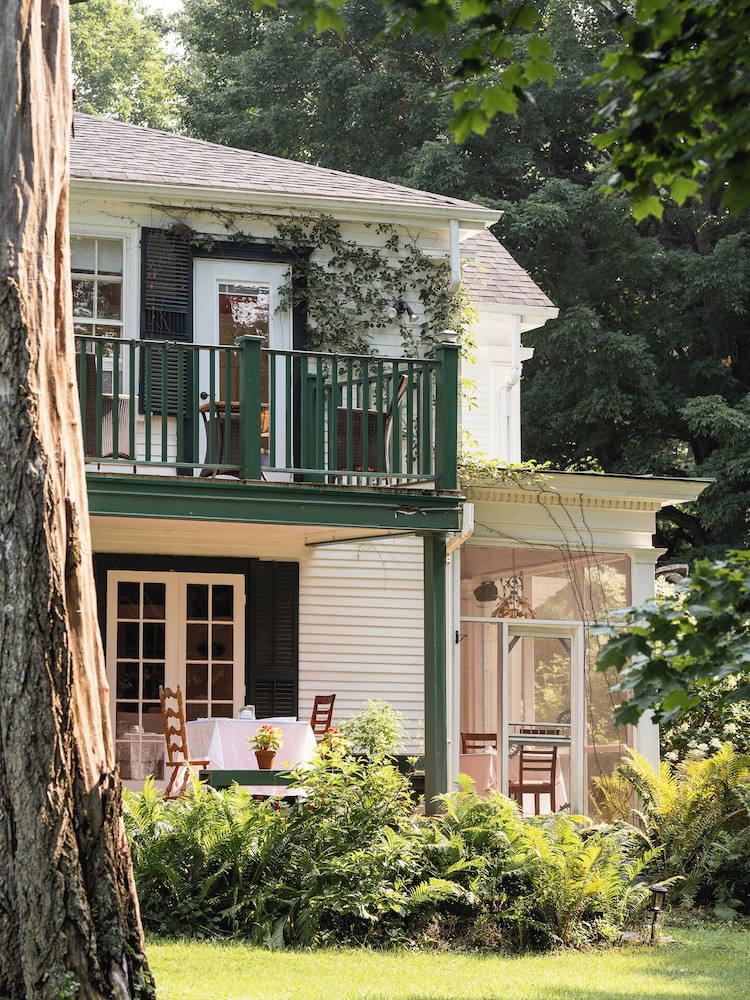 Lee Farm Inn