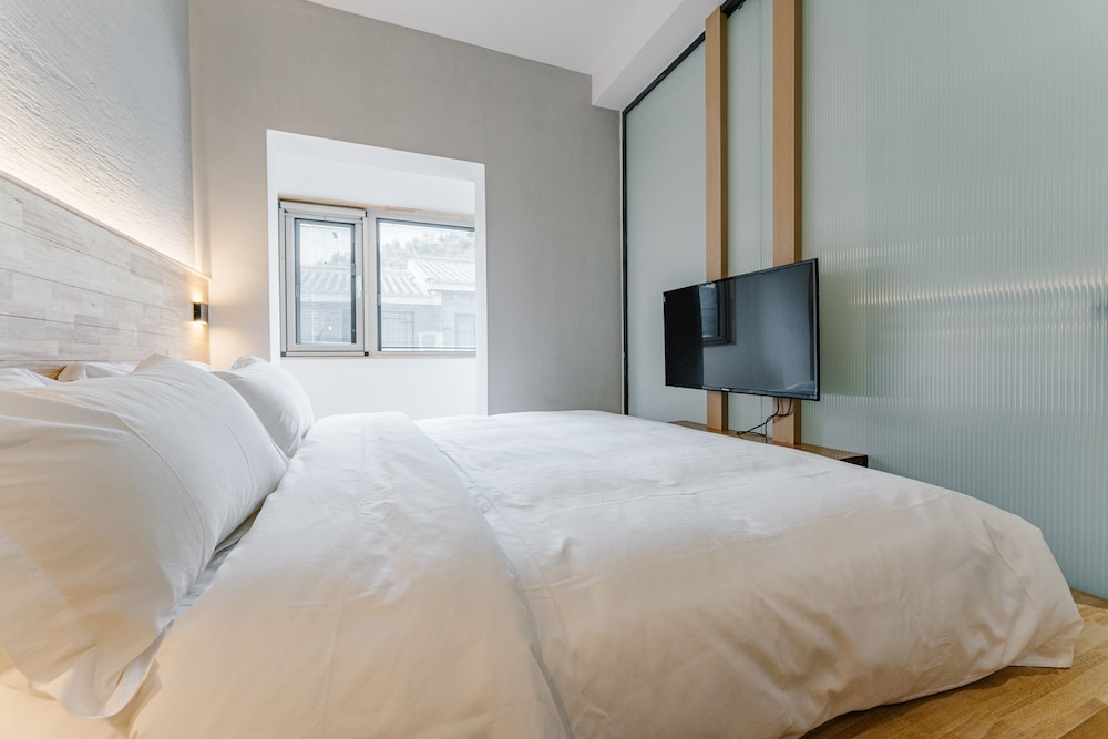 VINAWHISPER Boutique Hotel
