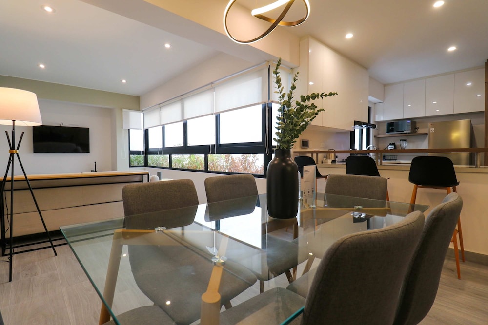 w Majestic Duplex w Perfect Deco in Miraflores