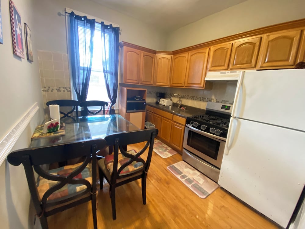 Charming 2 Bedrooms apt One Step to NYC