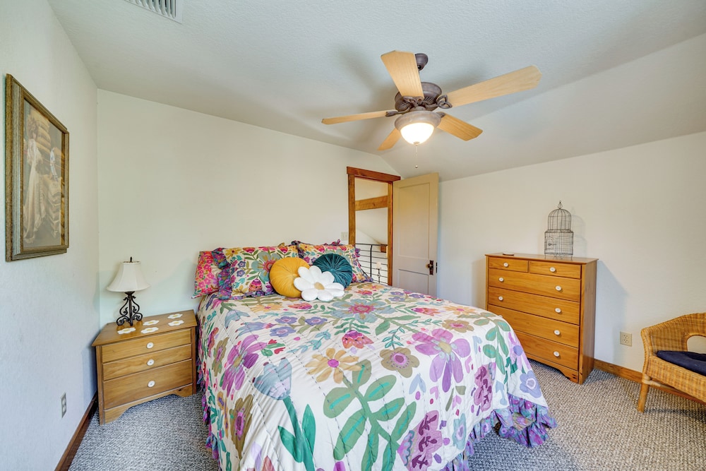 Swim, Hike & Unwind: Serene Hill Country Retreat