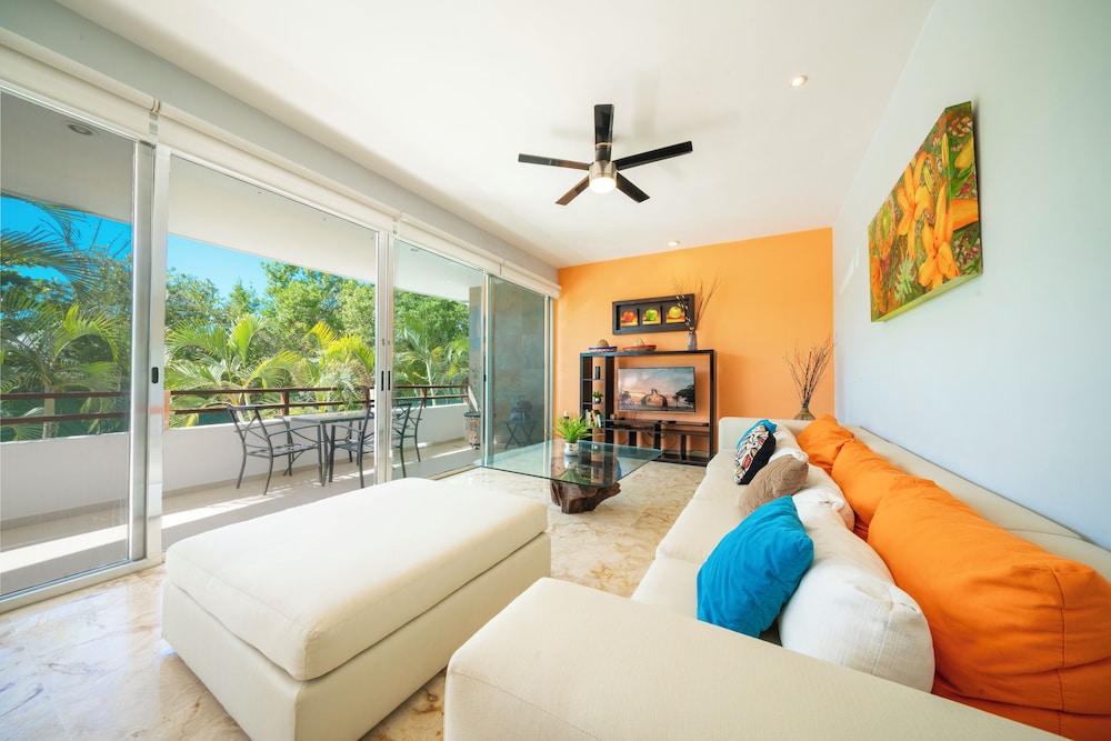 2 Br Condo Near to the Beach - CDM 113