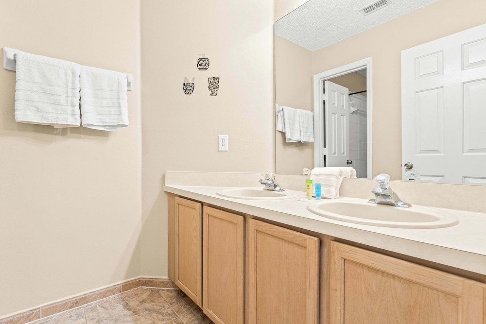 Jasmine Breeze Home for 12 - Image 4