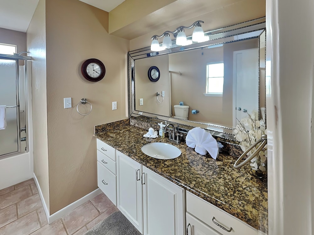 Whispering Sands Beachfront by Ryson Vacation Rentals